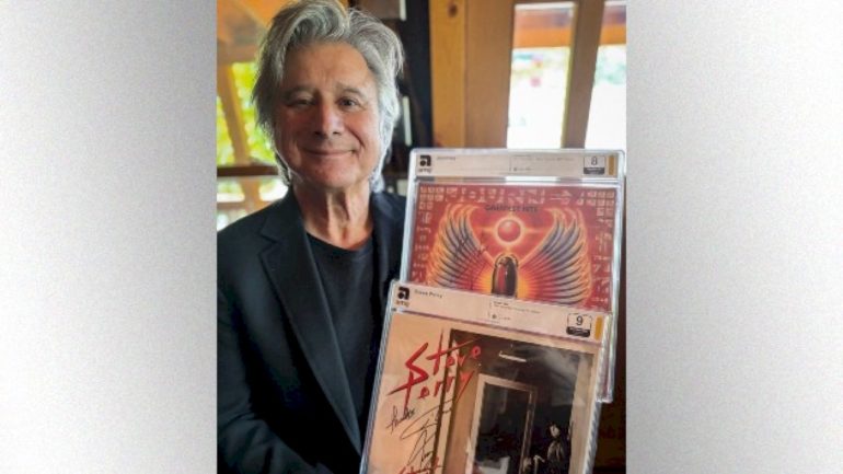 steve-perry-raises-more-than-$200k-for-la-fire-relief-with-memorabilia-auction