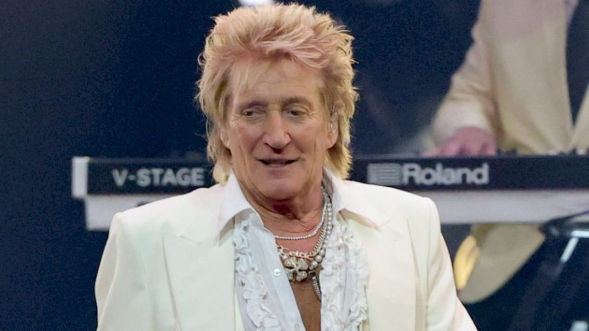 rod-stewart-says-he-‘liked’-donald-trump,-but-not-anymore:-‘he-became-another-guy’