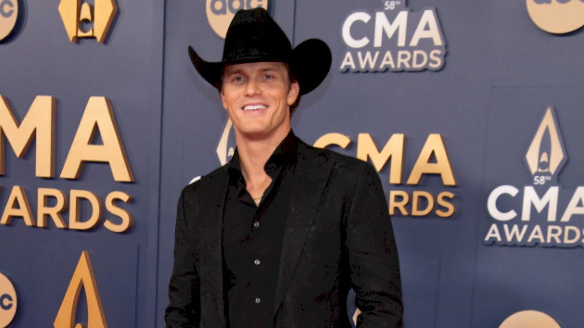 catch-parker-mccollum-on-tv-before-his-weekend-date-with-george-strait