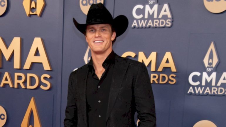 catch-parker-mccollum-on-tv-before-his-weekend-date-with-george-strait
