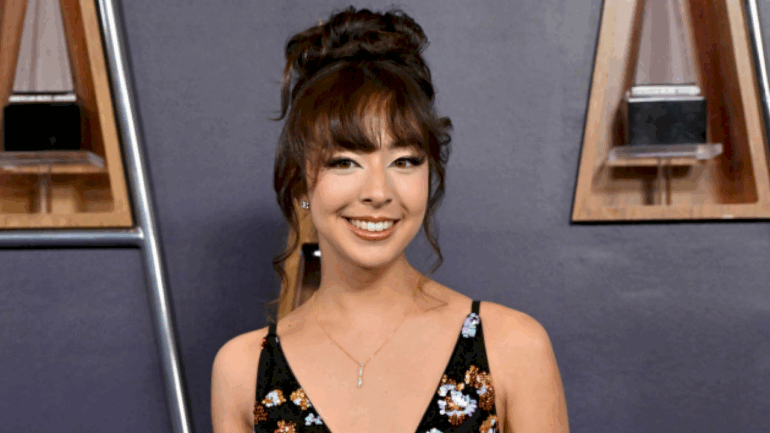‘modern-family’-star-aubrey-anderson-emmons-comes-out-as-bisexual-using-quote-from-the-sitcom