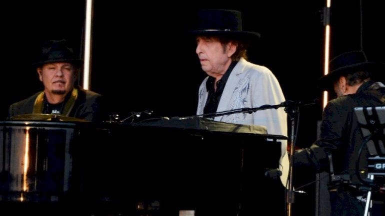 barbra-streisand-on-her-‘extraordinary’-experience-collaborating-with-bob-dylan