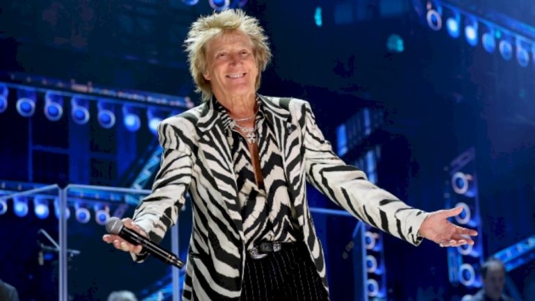 rod-stewart-would-prefer-to-front-the-rolling-stones-over-the-beatles