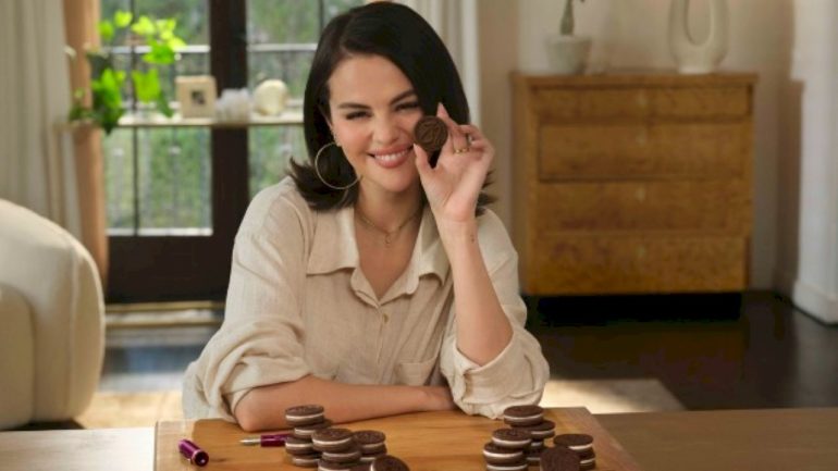 scan-an-oreo,-hear-a-new-selena-gomez-song