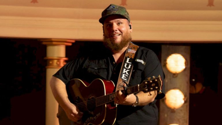 how-popular-is-luke-combs?-just-take-a-look-at-this-list
