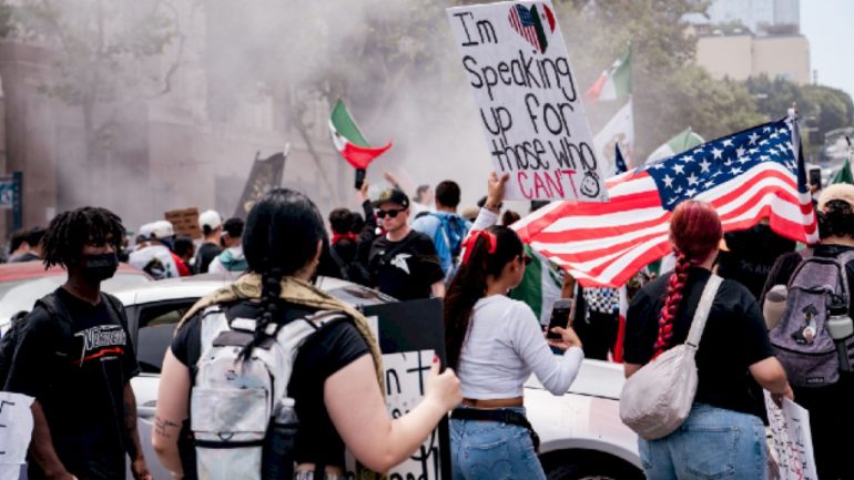 man-charged-with-purchasing-explosives-to-attack-police-at-la-protests:-doj