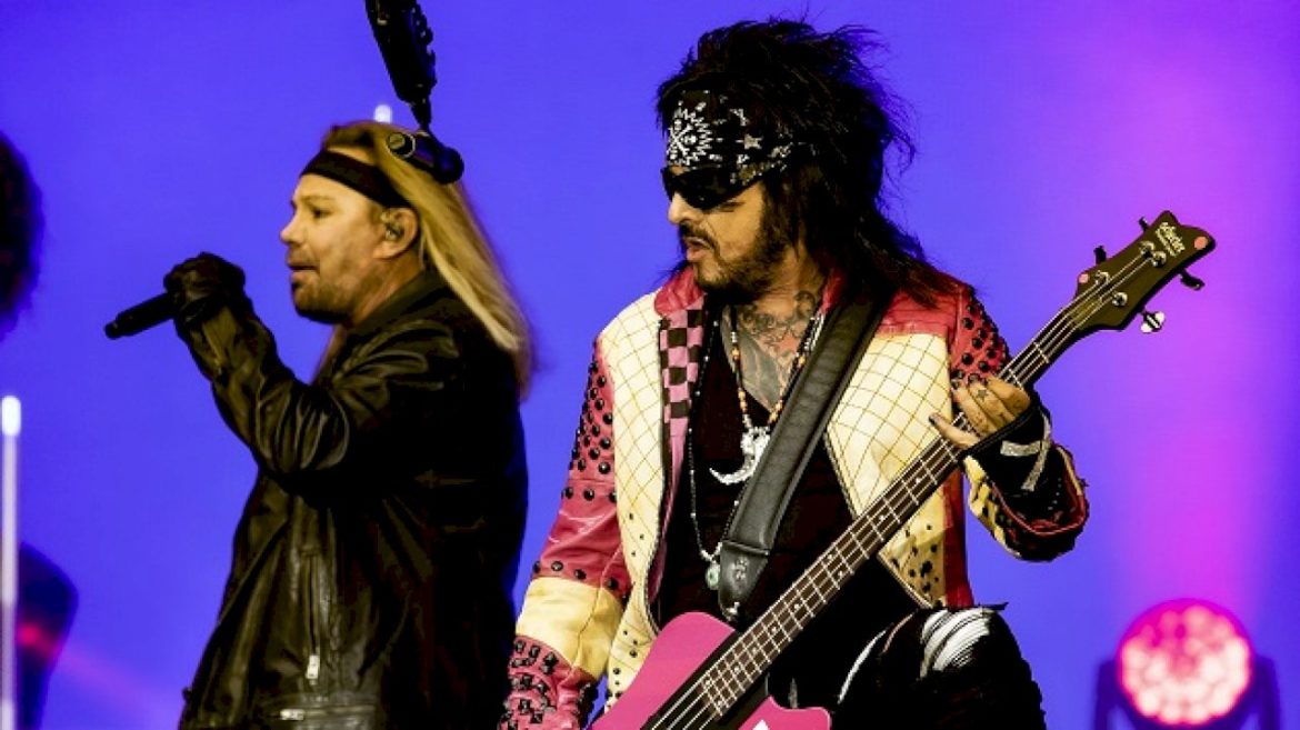 #whoscominghome:-motley-crue-teases-friday-announcement