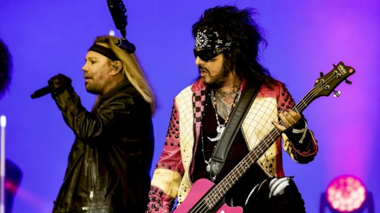 #whoscominghome:-motley-crue-teases-friday-announcement