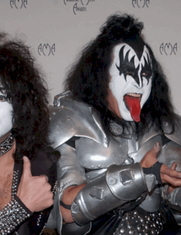 kiss’-paul-stanley-says-he-felt-‘betrayed’-by-bandmate-gene-simmons-in-the-’80s