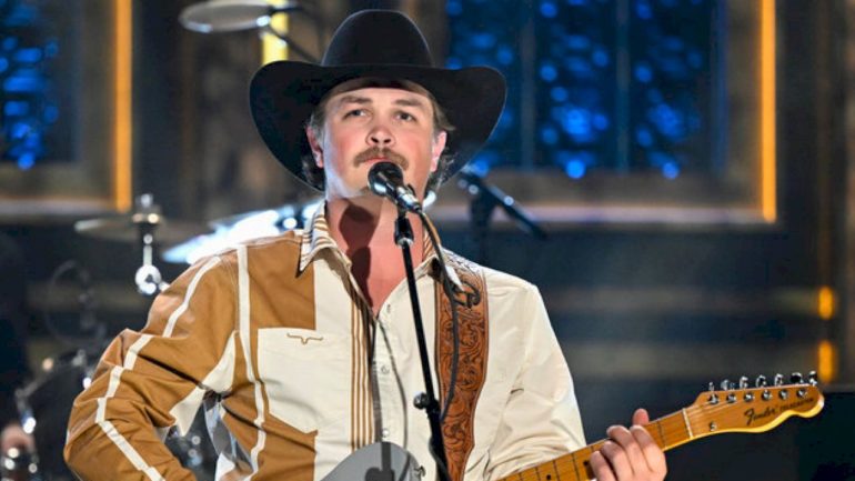 zach-top-signs-up-for-more-cold-beer-&-country-music-on-the-road
