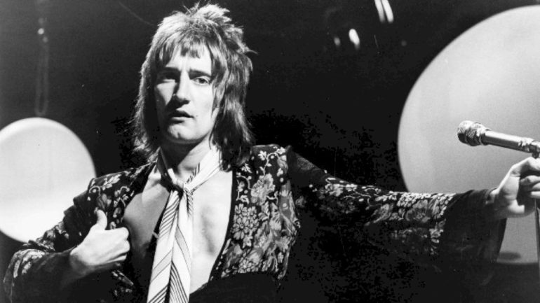 ‘ground-zero’-of-rod-stewart’s-career-marked-with-historical-plaque-ahead-of-glastonbury
