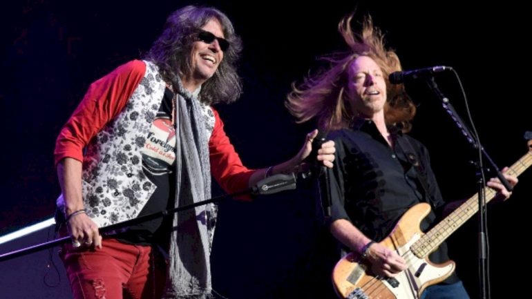 jeff-pilson-says-foreigner’s-‘moving-forward’-after-singer-kelly-hansen’s-departure