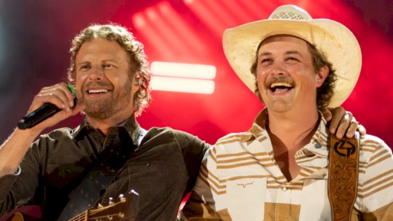 zach-top’s-low-key-approach-to-the-big-stage-at-cma-fest:-‘not-too-bored-of-it-yet’