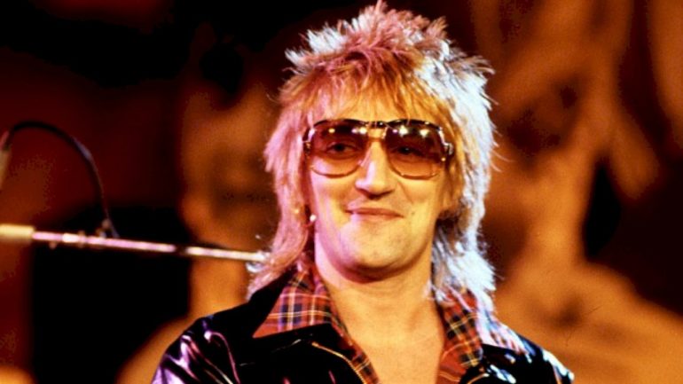 rod-stewart-admits-he-stole-one-of-his-signature-songs,-claims-he-‘never-earned-a-penny’-from-it