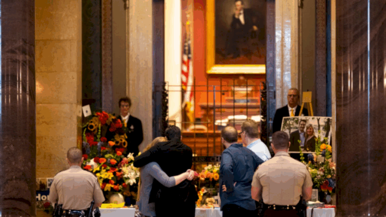 slain-minnesota-lawmaker-becomes-1st-woman-to-lie-at-state-capitol