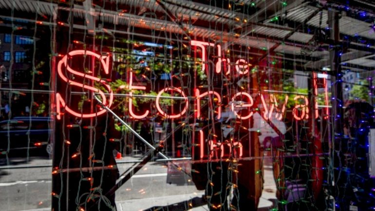 teens-girls-shot-outside-historic-stonewall-inn-after-nyc’s-pride-march
