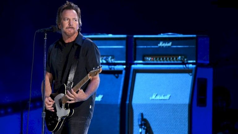 pearl-jam-marks-anniversary-of-roskilde-tragedy-with-live-‘love-boat-captain’