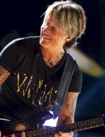 the-road-is-keith-urban’s-home-away-from-home:-‘i-live-for-touring’