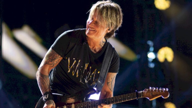 the-road-is-keith-urban’s-home-away-from-home:-‘i-live-for-touring’