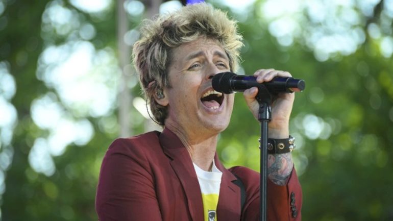 and-after-all,-you-can’t-play-‘wonderwall’-at-a-green-day-concert