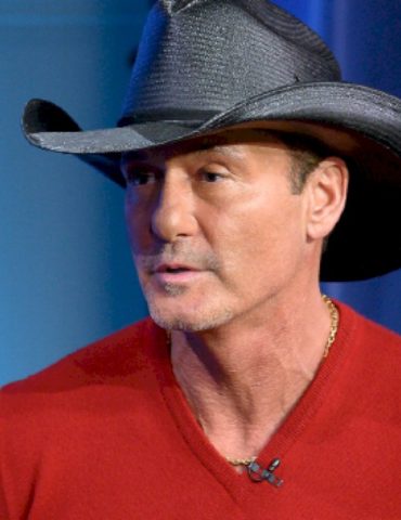 tim-mcgraw’s-got-a-sly-secret-about-his-famous-rib-rub