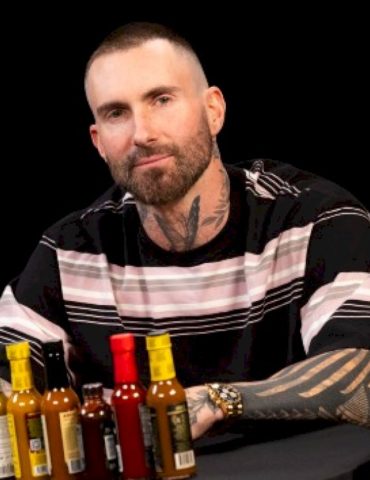 from-‘sugar’-to-spice:-adam-levine-takes-on-‘hot-ones’