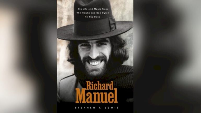 new-biography-of-the-band’s-richard-manuel-reveals-his-‘critical-part’-in-the-group’s-success