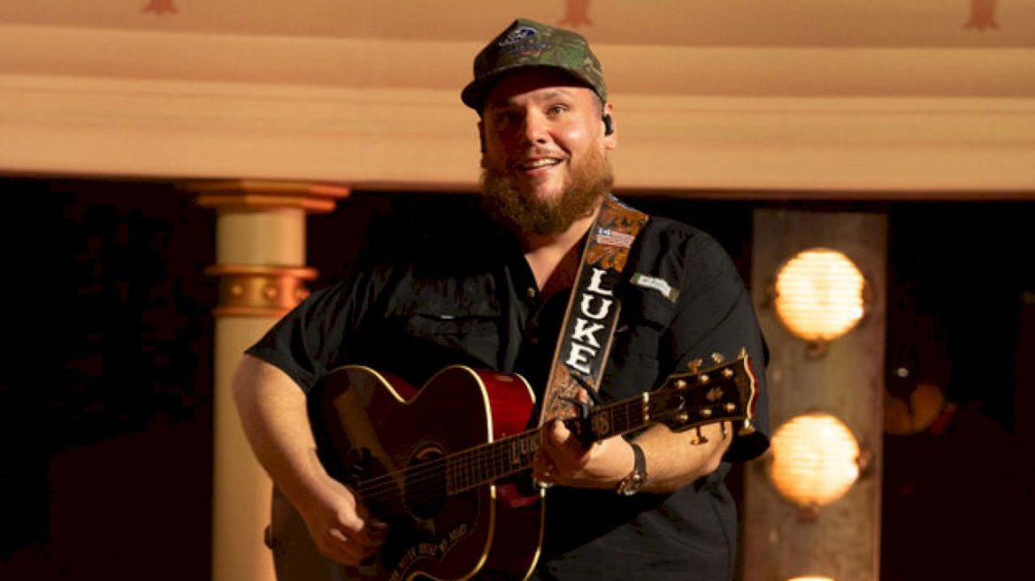 luke-combs-is-‘back-in-the-saddle’-working-on-a-‘comeback-song’