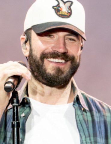 sam-hunt’s-‘country-house’-is-full-as-he-welcomes-third-child