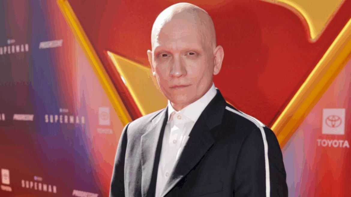‘superman’-star-anthony-carrigan-shares-how-christopher-reeve-helped-him-embrace-his-alopecia