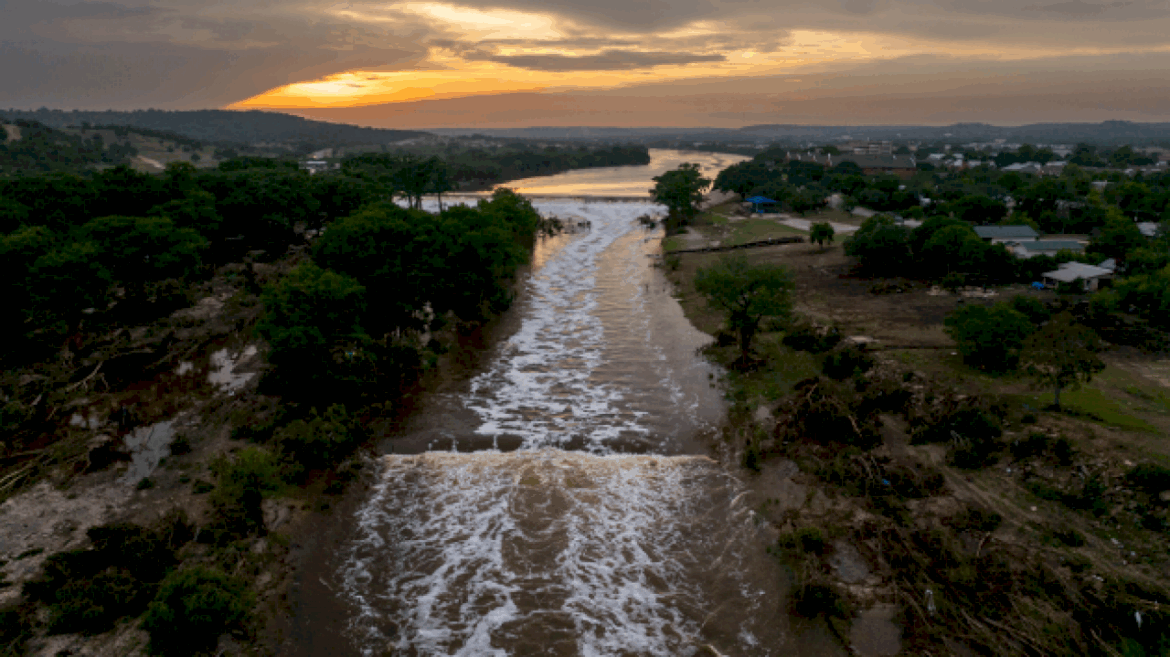 natural-disasters-like-texas-floods-can-affect-mental-health,-according-to-experts