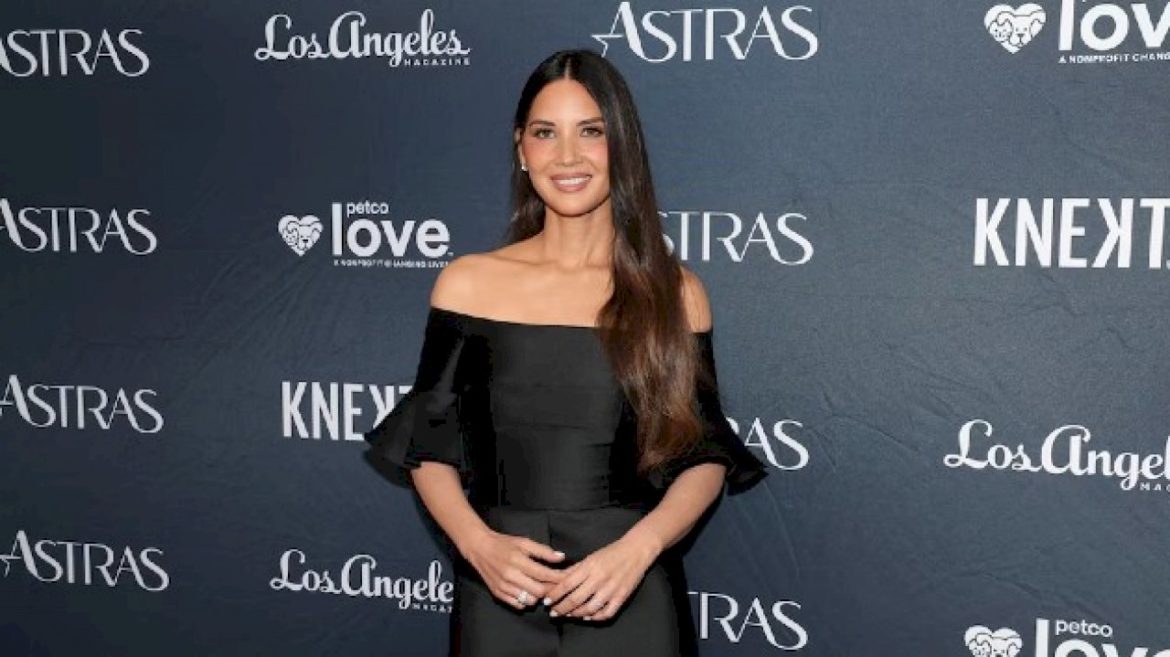 olivia-munn-reveals-mom-was-diagnosed-with-breast-cancer-after-her-own-2023-diagnosis