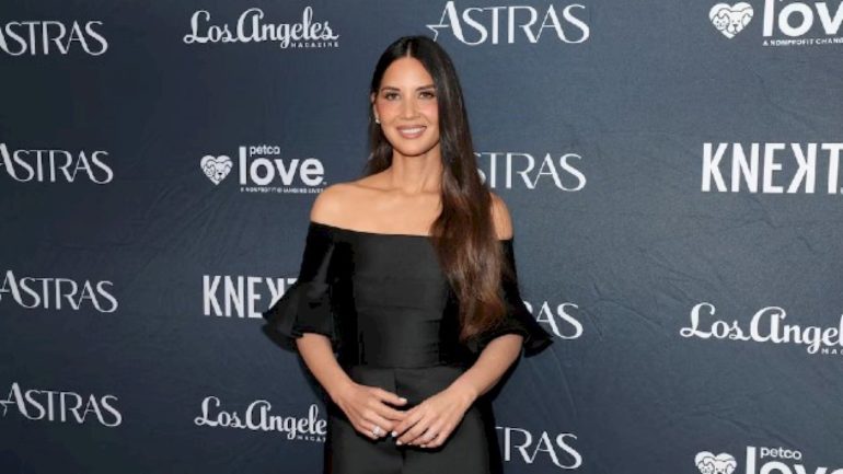 olivia-munn-reveals-mom-was-diagnosed-with-breast-cancer-after-her-own-2023-diagnosis
