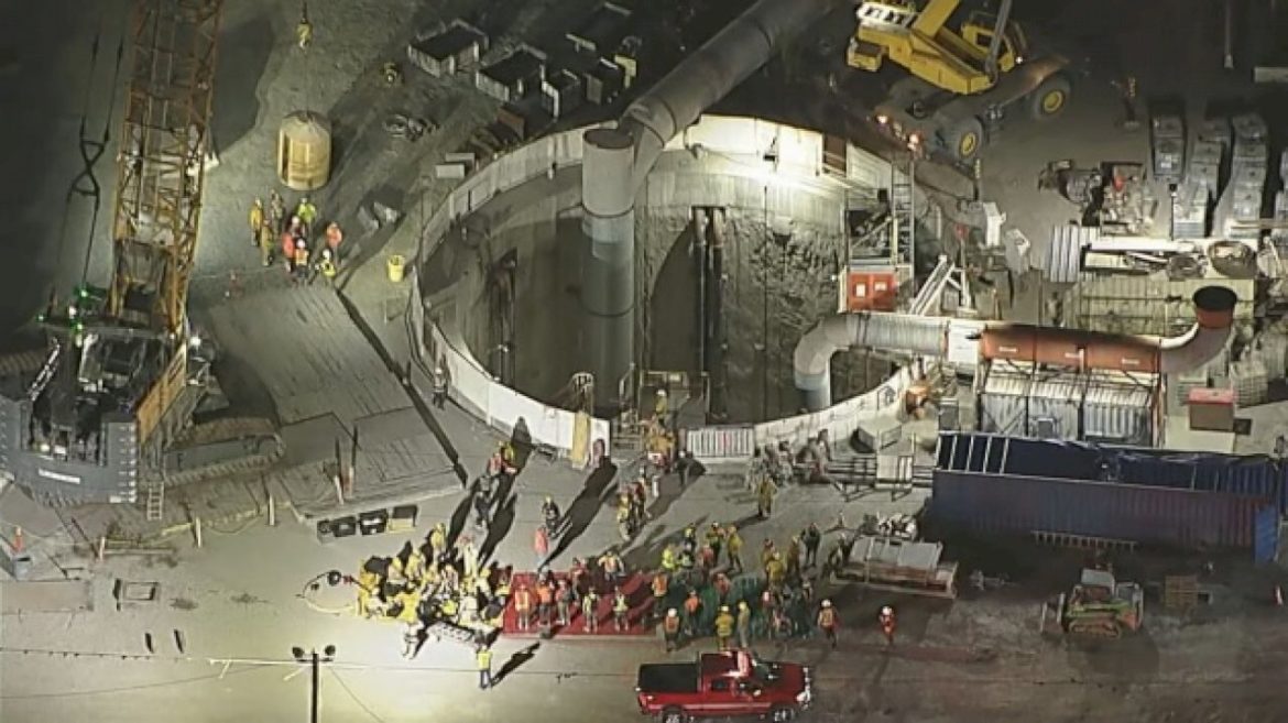 at-least-31-workers-rescued-after-tunnel-collapse-in-los-angeles:-lafd