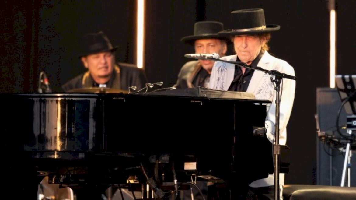 bob-dylan-to-bring-rough-and-rowdy-ways-tour-to-europe,-uk-and-ireland-this-fall
