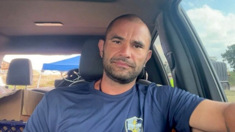 united-cajun-navy-commander-fights-to-find-texas-flood-victims-in-his-own-backyard