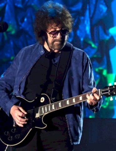 jeff-lynne-battling-‘systemic-infection,’-cancels-elo’s-final-show-ever-in-london