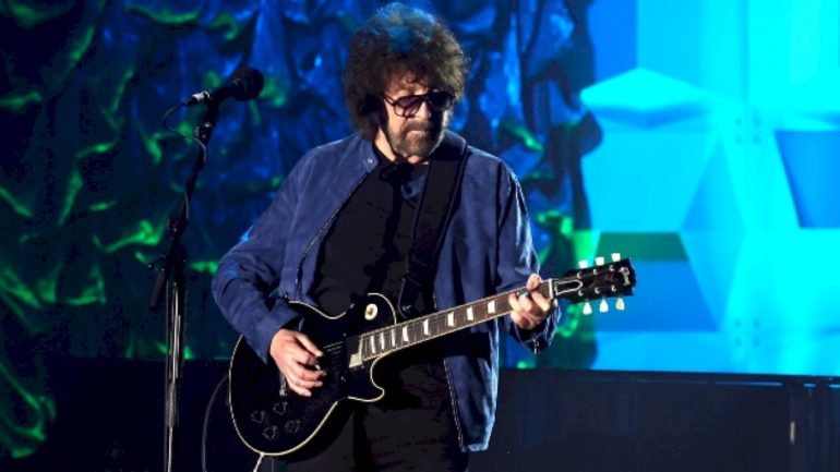 jeff-lynne-battling-‘systemic-infection,’-cancels-elo’s-final-show-ever-in-london