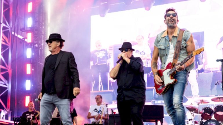 old-dominion-reunites-the-blues-brothers-for-chicago-performance