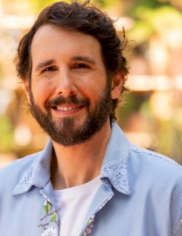new-josh-groban-music?-he’s-‘throwing-a-lot-of-darts,’-searching-for-‘the-good-chills’