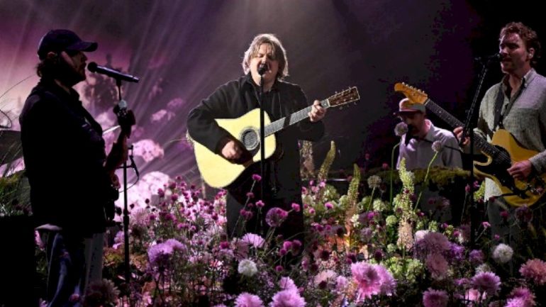 lewis-capaldi-says-glastonbury-return-was-‘the-best-day-of-my-life’