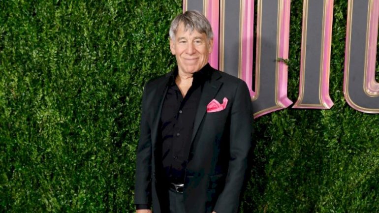 ‘wicked’-composer-talks-glinda-&-elphaba’s-new-songs-for-movie’s-sequel