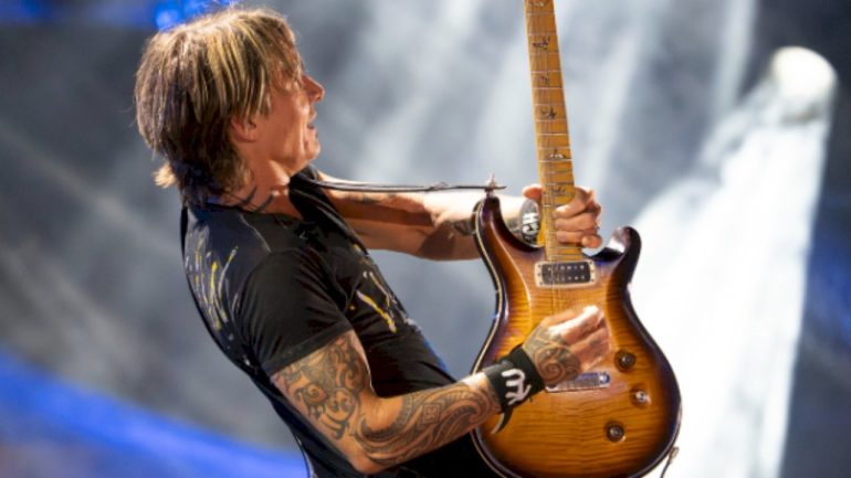 keith-urban-previews-live-album-with-new-version-of-‘long-hot-summer’