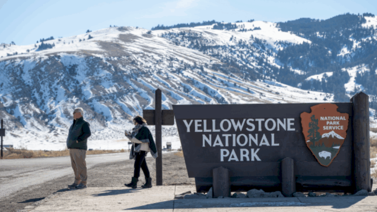 another-hole-has-formed-at-yellowstone-national-park,-geologists-say