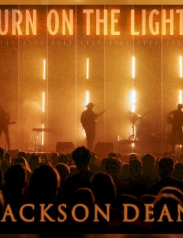 jackson-dean’s-ready-to-‘turn-on-the-lights’-for-friday-night-football