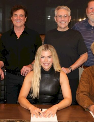 the-band-perry’s-back-with-big-machine