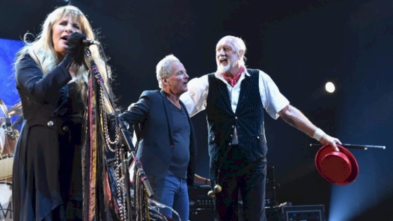 members-of-fleetwood-mac-appear-to-be-teasing-something-on-social-media