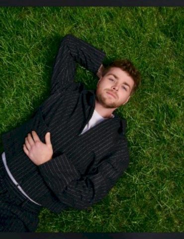 as-alex-warren-releases-new-album,-he-predicts-‘ordinary’-will-‘last-for-generations’
