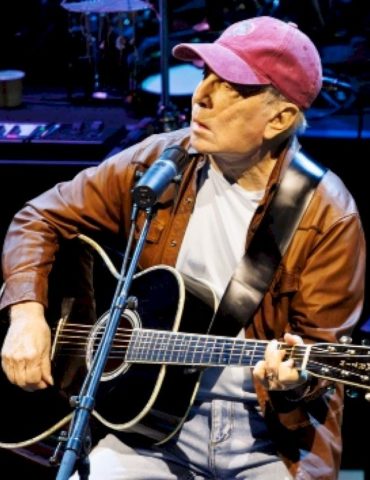 paul-simon-bribed-to-play-‘kodachrome’-at-los-angeles-concert