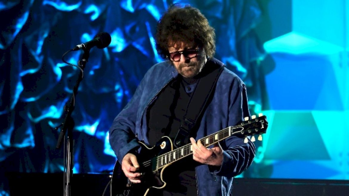 jeff-lynne-thanks-fans-for-their-support-following-cancellation-of-final-elo-show